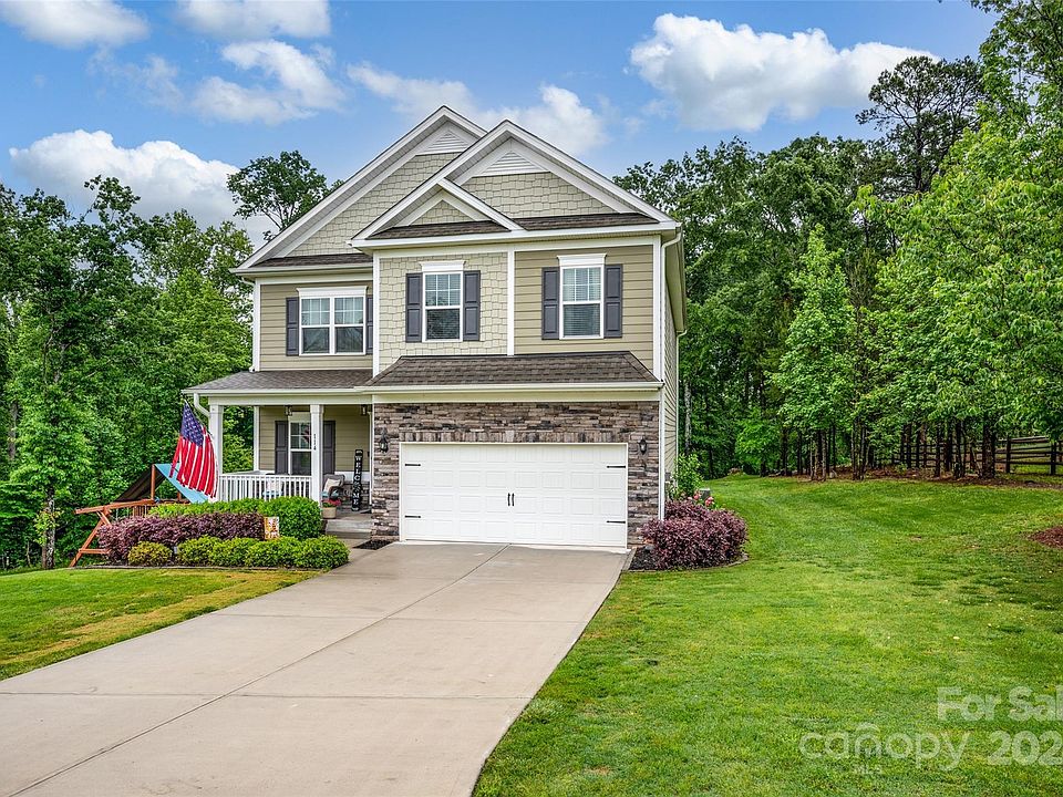 1st image of 114 Carriage Hill Dr