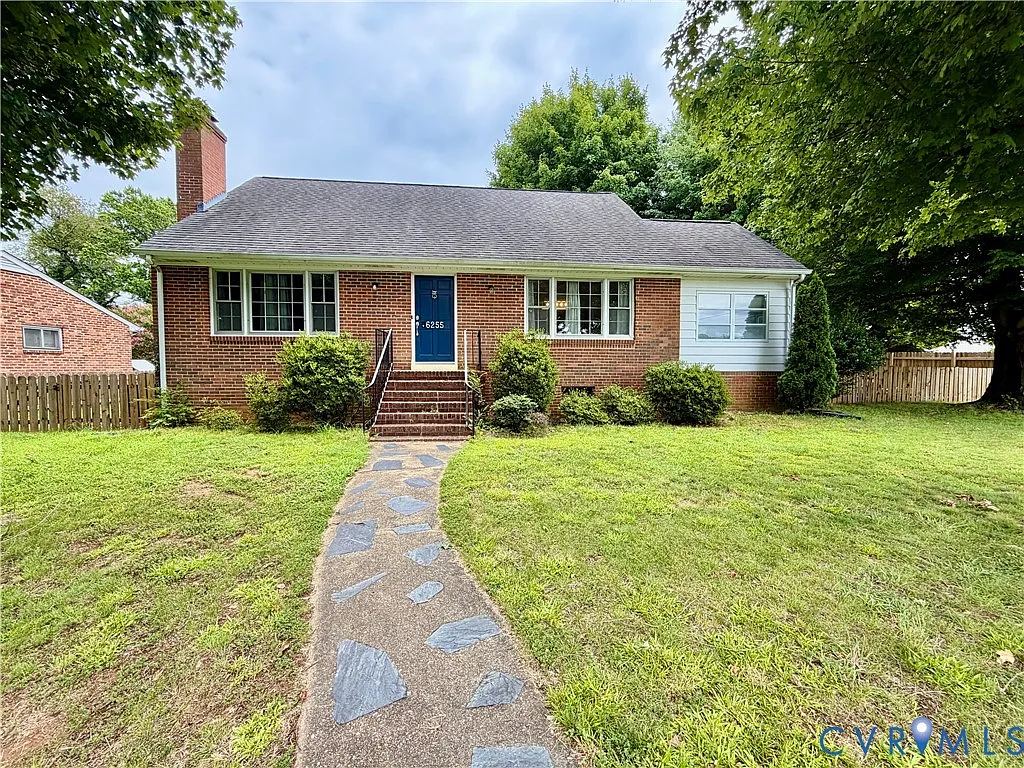 2 bed, 1.0 bath, 1580 sqft, $1,900 — Photo 2