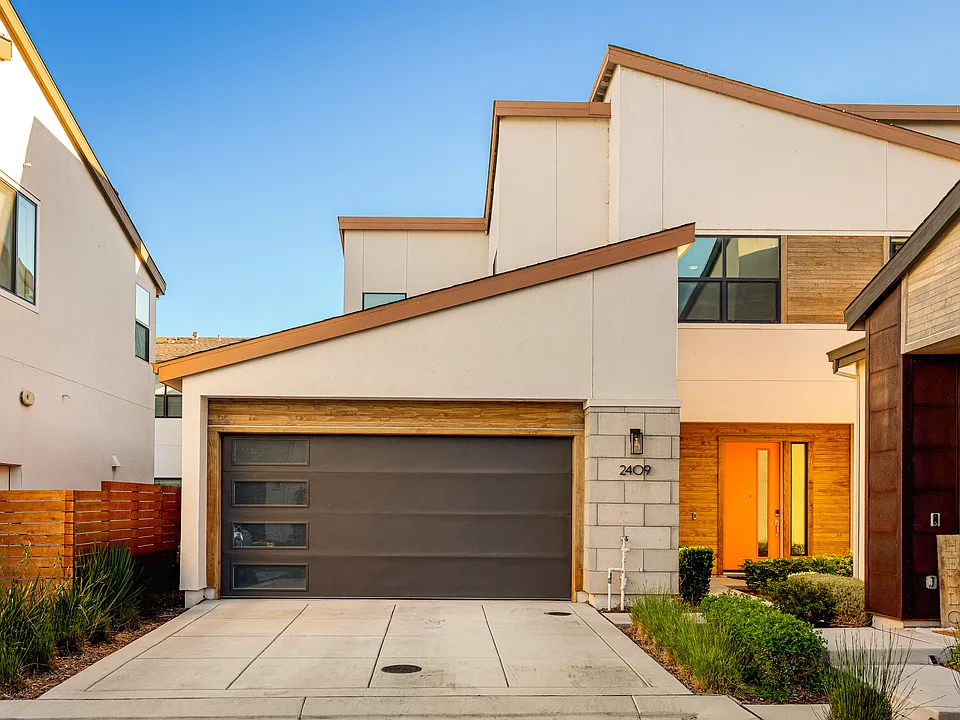 2409 Waterside Dr