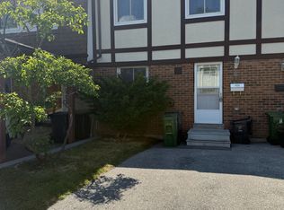 12 Crab Appleway #6, Toronto, ON M3A 3M7