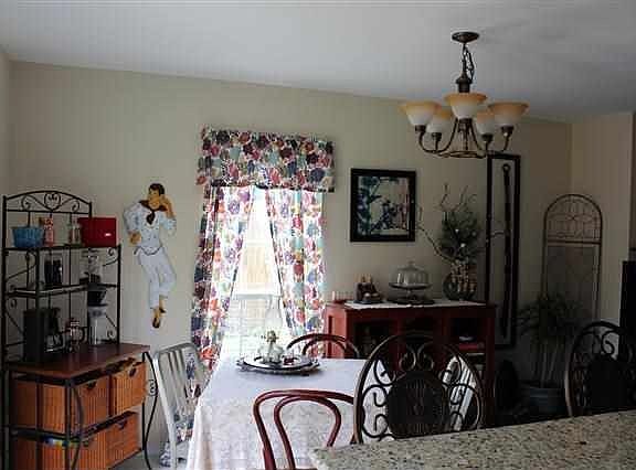4th image of 2209 E Post Oak Dr