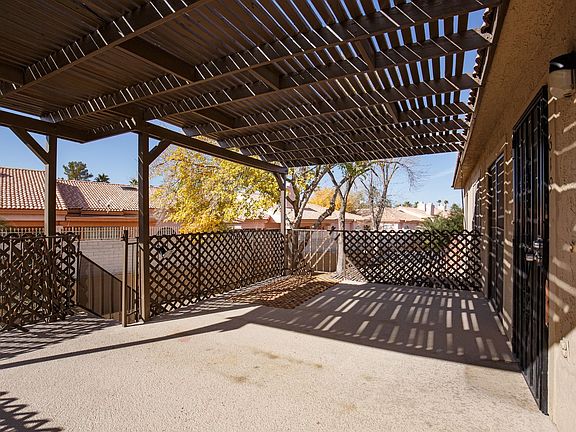 5th image of 619 Pepper Tree Cir