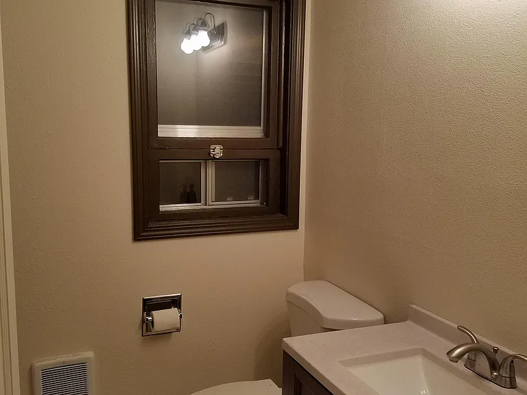 122 W Amherst Ct — Photo 4