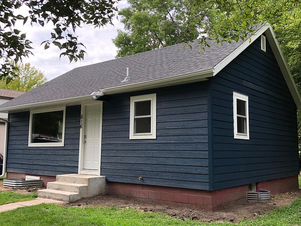 1st image of 816 Gorton Ave NW