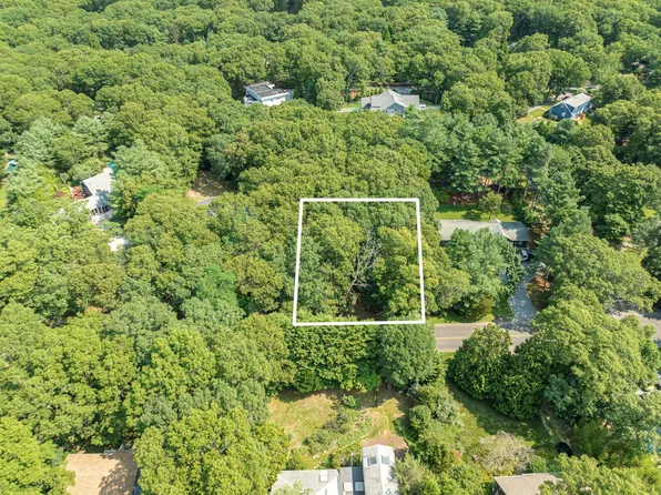 41 Woodbine Dr, East Hampton, NY 11937
