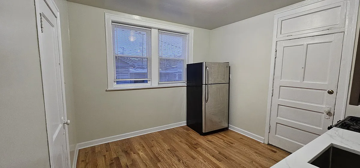 Building Photo - 3152 W Cullom Ave #1