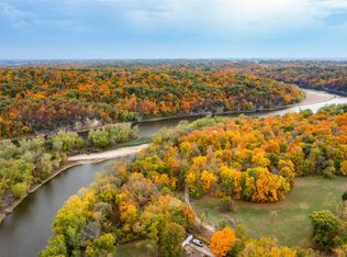 757 Palisades Access Rd, Ely, IA 52227