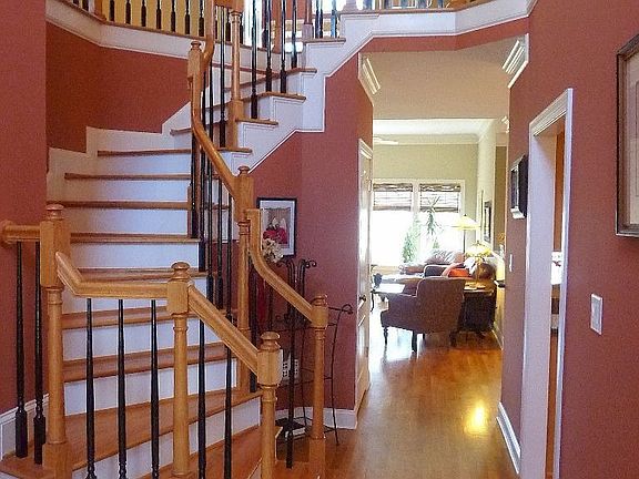 Grand 2-Story Foyer