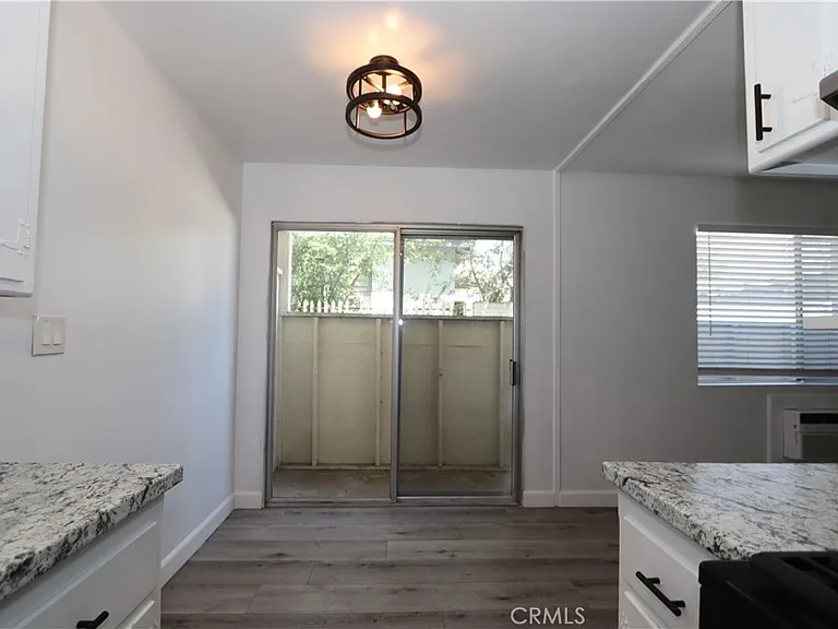 460 Vista Ave #B — Photo 12