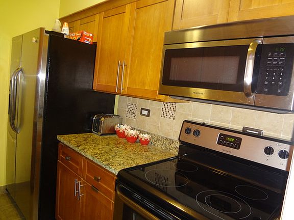 5th image of 938 North Blvd APT 404