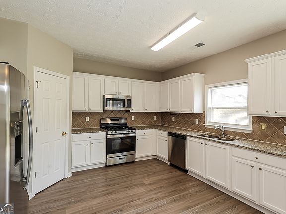 5th image of 8931 Crestview Cir