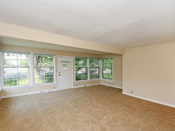 5th image of 7140 Sunset Ave