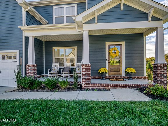 4th image of 444 Holland Springs Dr