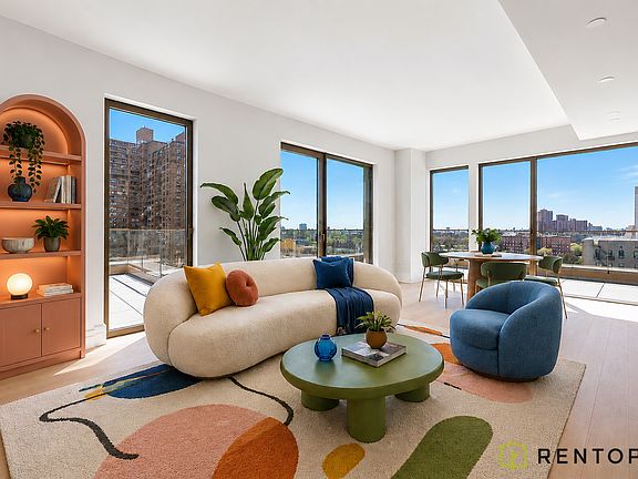 2nd image of 960 Franklin Ave #743