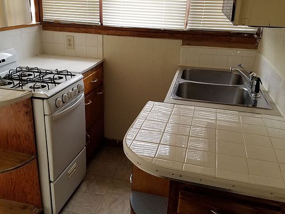 3rd image of 603 Emery St APT 2