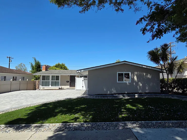 317 Agnus Dr — Photo 2