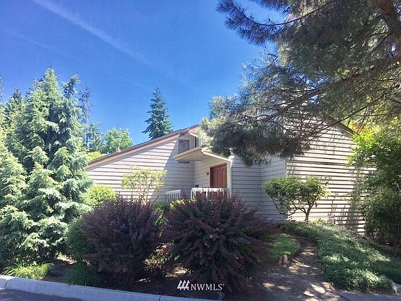 4th image of 10 143rd Ave SE #10