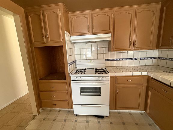 5th image of 6905 N Rowell Ave