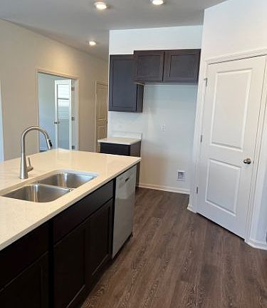 4th image of 7846 W 105th Pl