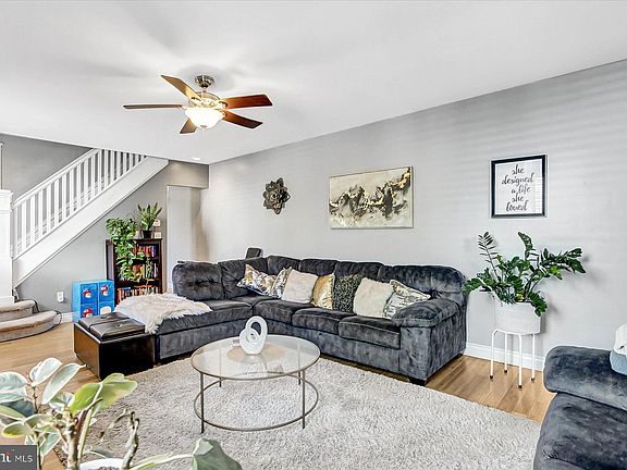 4th image of 2522 Boas St