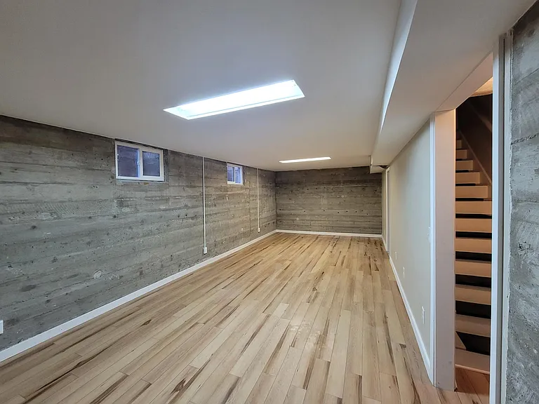 978 Kenton St — Photo 13