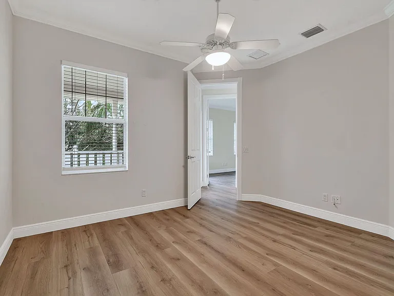 303 Caravelle Dr — Photo 38