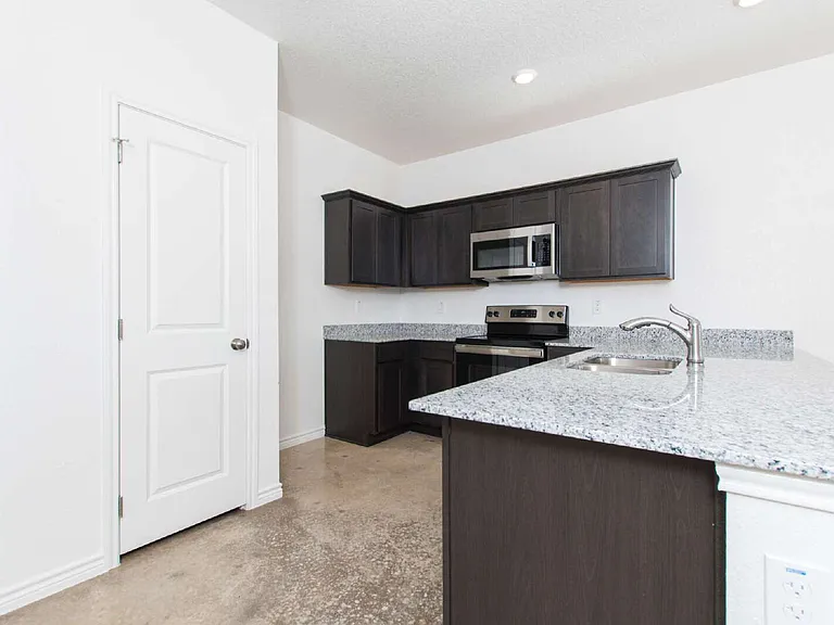 1301 Concord Dr — Photo 8