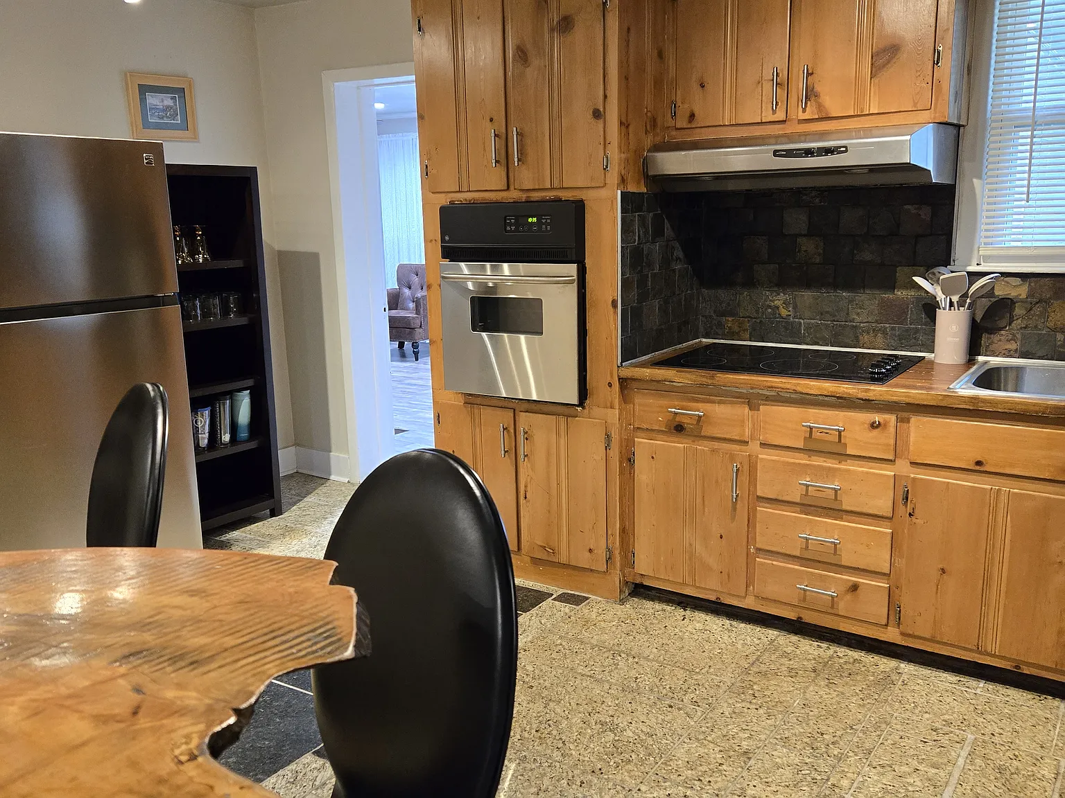 3 bed, 1474 sqft, $2,498 — Photo 2