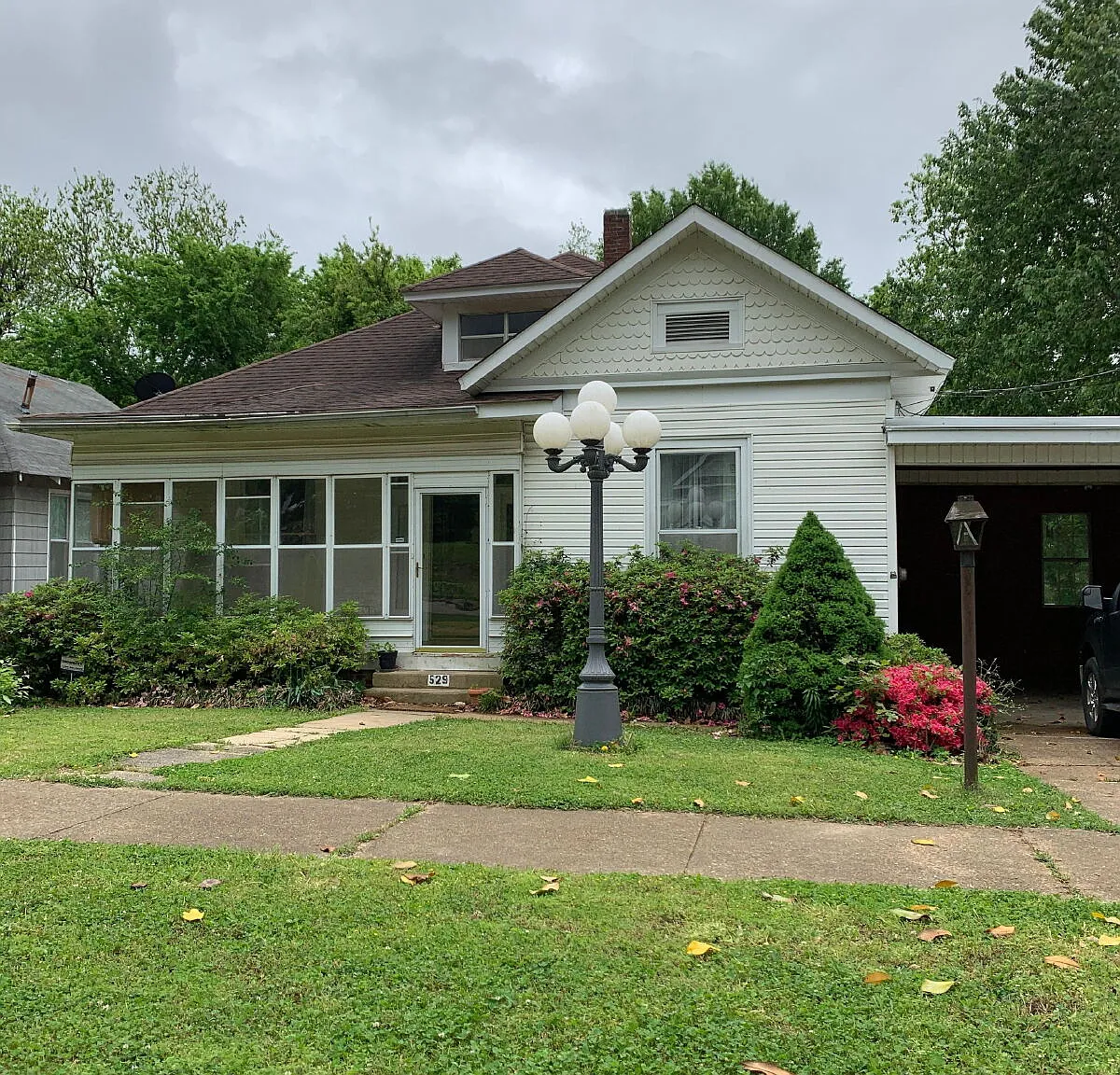 3 bed, 2.0 bath, 1860 sqft, $1,350 — Photo 1