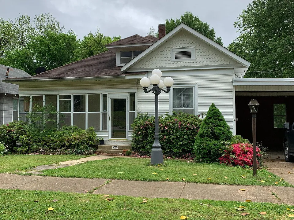 529 W Oak Ave