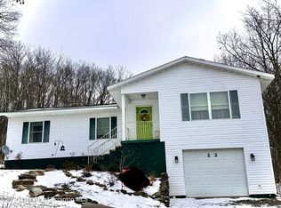 22 Firemans Ln, Browndale, PA 18421