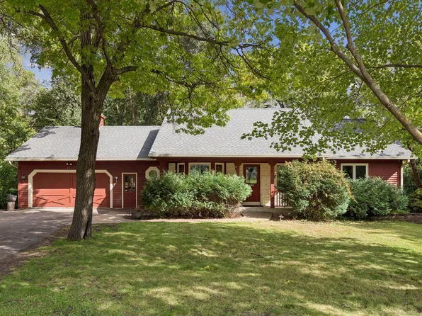 2815 Saddlebrook Cir, Hopkins, MN 55305
