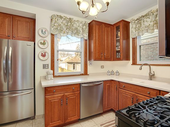 5th image of 3420 N Nordica Ave