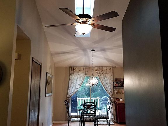 5th image of 15835 Magnolia Dr N