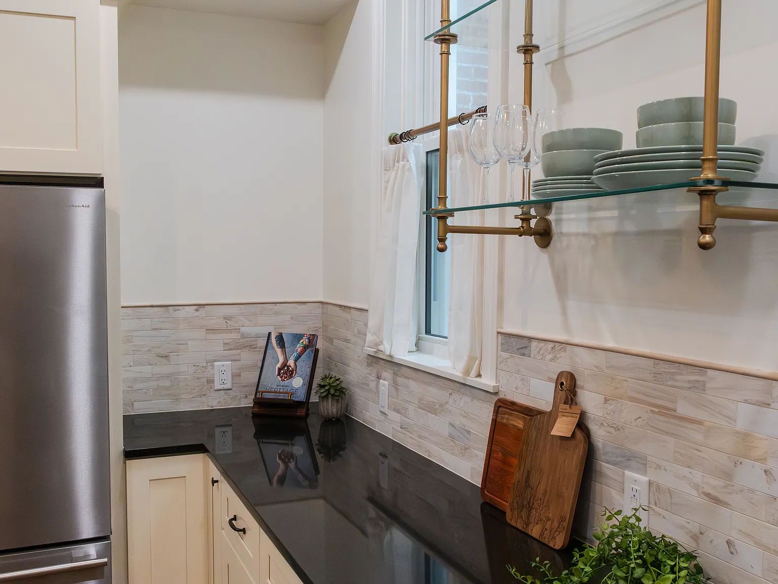 1 bed, 1.5 bath, 1200 sqft, $2,050 — Photo 4