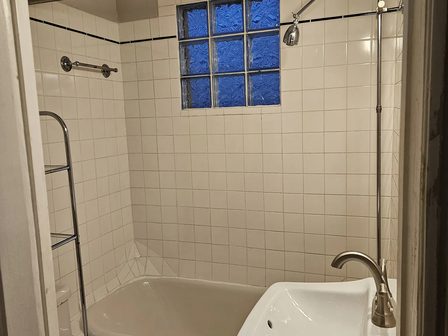 2 bed, 1000 sqft, $2,000 — Photo 1