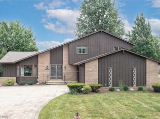 18201 Fern Canyon Dr, Strongsville, OH 44136