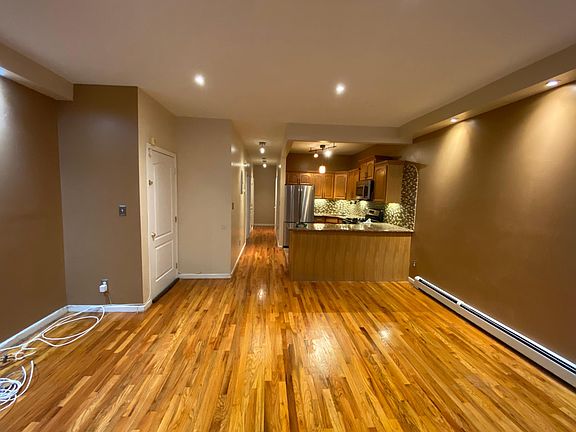 3rd image of 23042 144th Ave APT 1