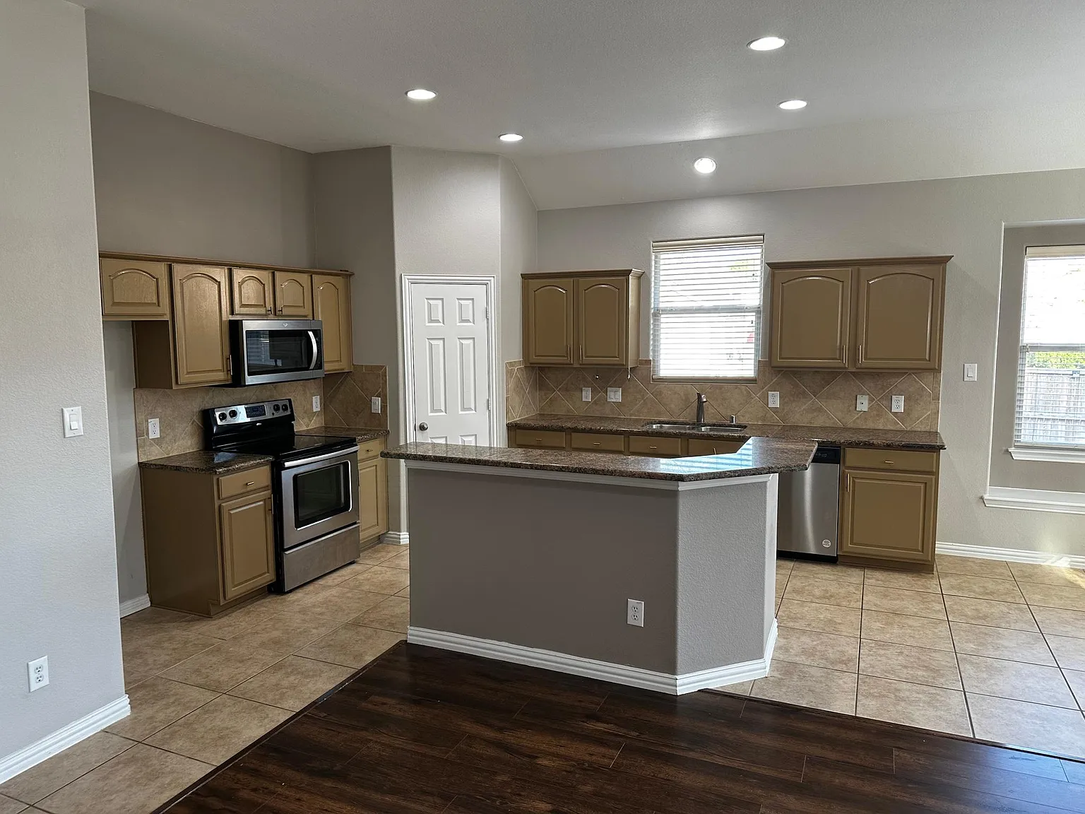 10301 Cochron Dr — Photo 4