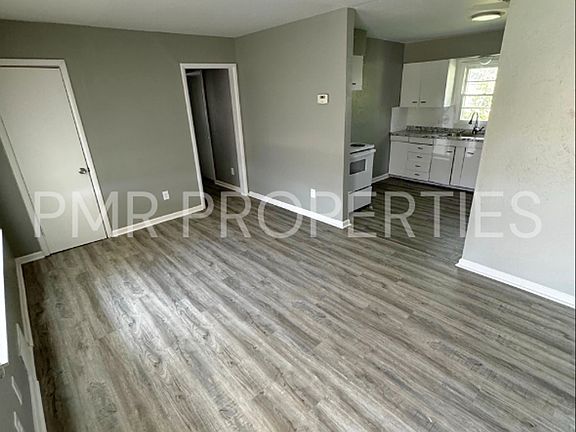 3rd image of 3430 NW Lincoln Ave