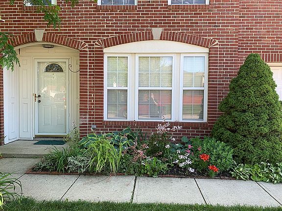 3rd image of 10591 Carrie Ln