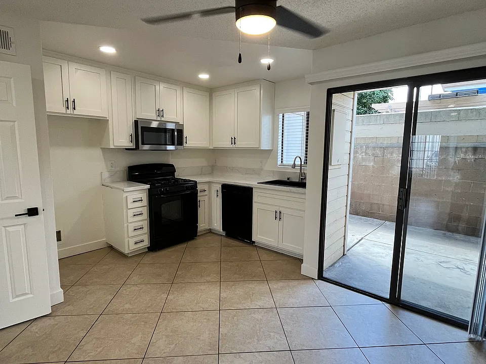 1216 E La Palma Ave