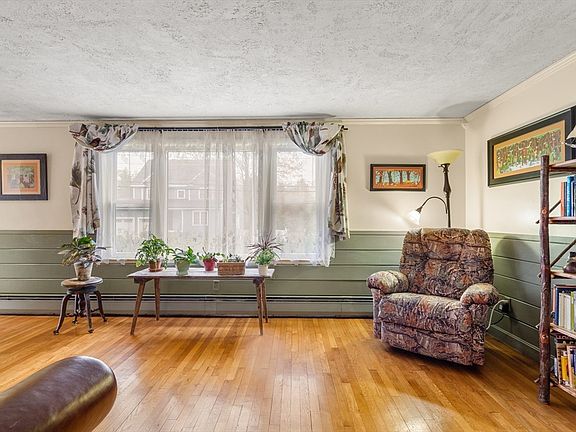 4th image of 102 Park St
