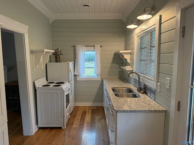 321 Coldwater Creek Rd — Photo 3