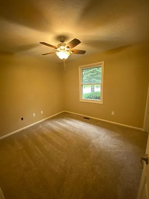 1100 Lindberg Rd — Photo 3