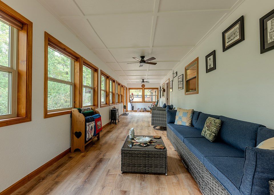 43rd image of 124 Graystone Dr