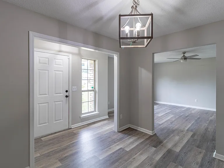 1103 Ballard Dr — Photo 3