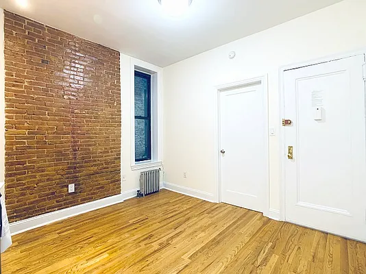 Rented by City Connections Realty | media 4