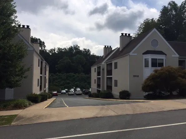 1910 Jefferson Park Ave APT 17, Charlottesville, VA 22903