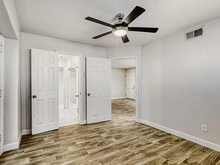 1500 Woodlawn Blvd #105 — Photo 12